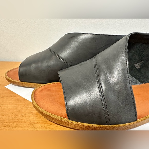 1. State black leather sandals, brand new new in box - Picture 4 of 7